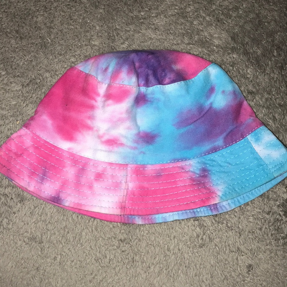 Bucket hat